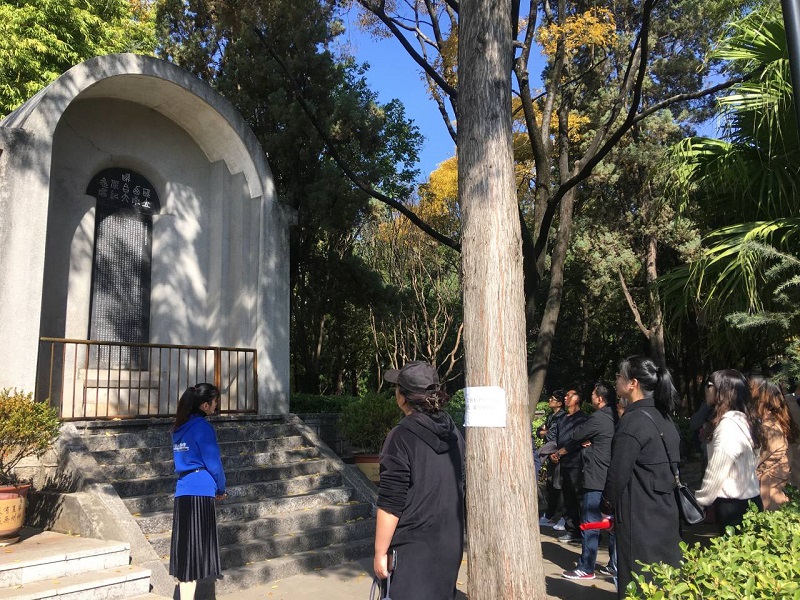 參觀國立西南聯(lián)合大學紀念碑.jpg