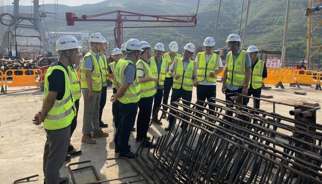 1651020786406216.jpg 2022-04-27-吳勇帶隊到G214線景洪南神秘谷瀾滄江大橋項目檢查指導(1).jpg