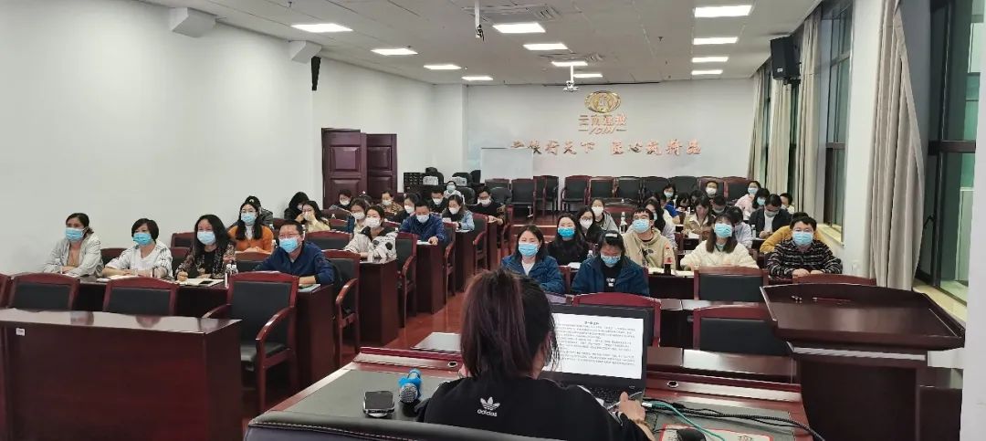 2022-05-25-公司財務部開展財務內(nèi)部培訓.jpg