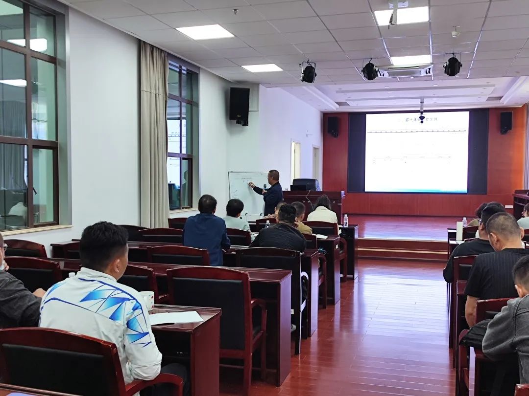 1654132440597510.jpg 2022-06-01-公司開展工程技術(shù)人員爆破知識培訓(xùn).jpg