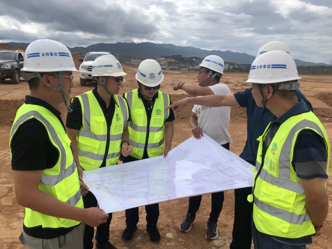 1658801853764977.jpg 陳仕海帶隊到祥云項目檢查.jpg