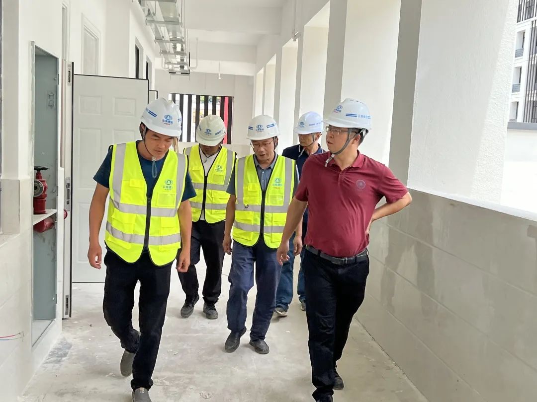 1659491088472226.jpg 李元鴻到巧家四中項(xiàng)目檢查.jpg