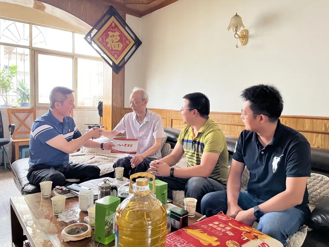 1659491904383900.jpg 公司開展慶“八一”走訪慰問活動(dòng)1.jpg